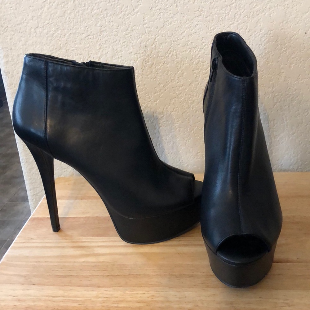 Gianni Bini Black Peep Toe Booties